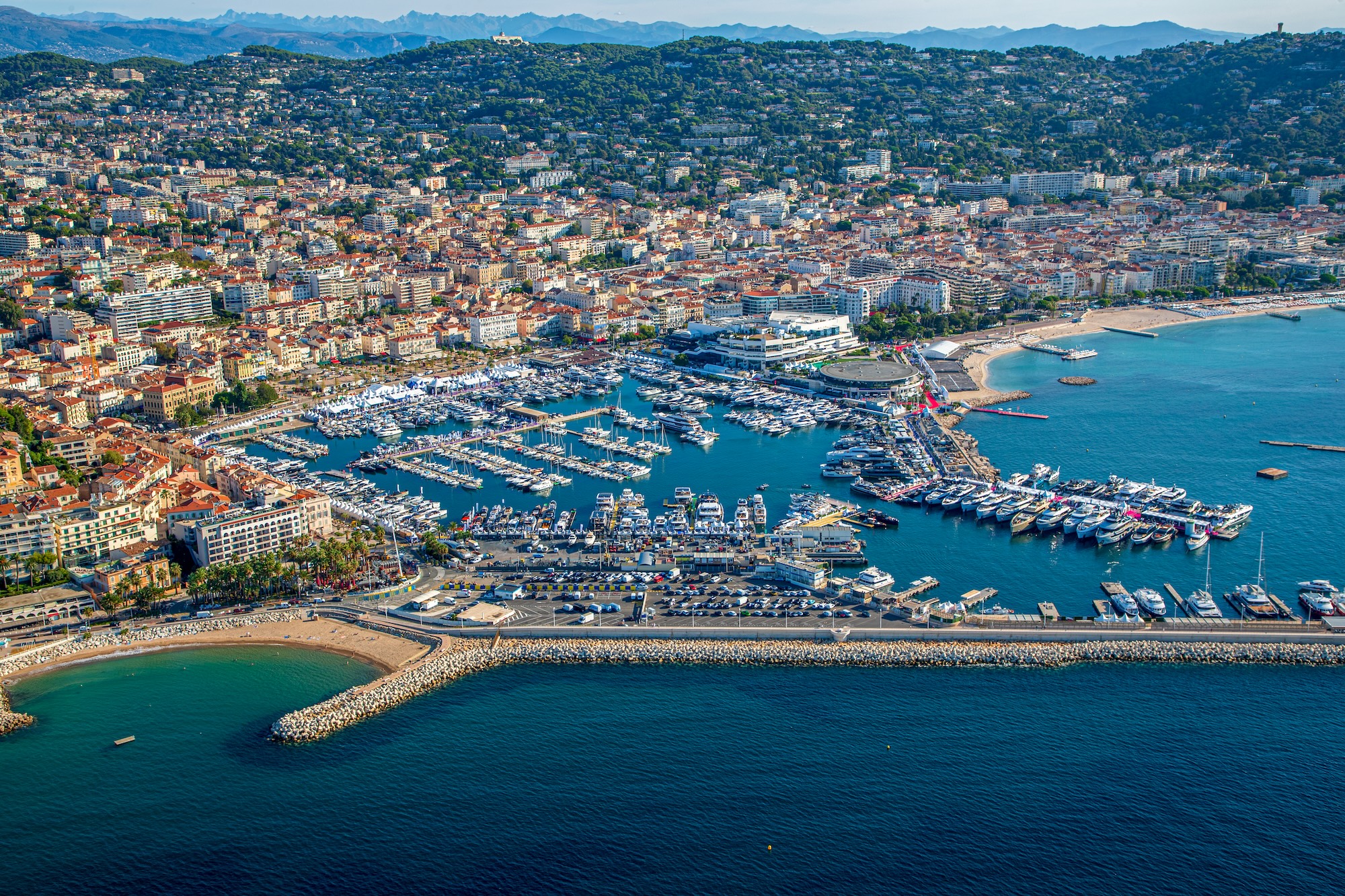 Cannes by private jet - yachting